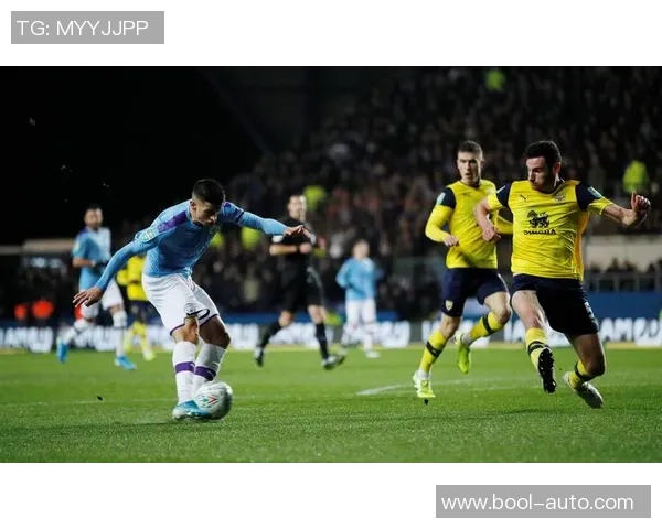 推荐几位备受粉丝喜爱的足球明星及其精彩表现解析