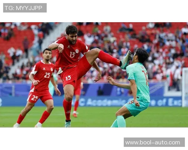 足球明星亲自背包出行的视频记录展现真实生活与运动员的另一面