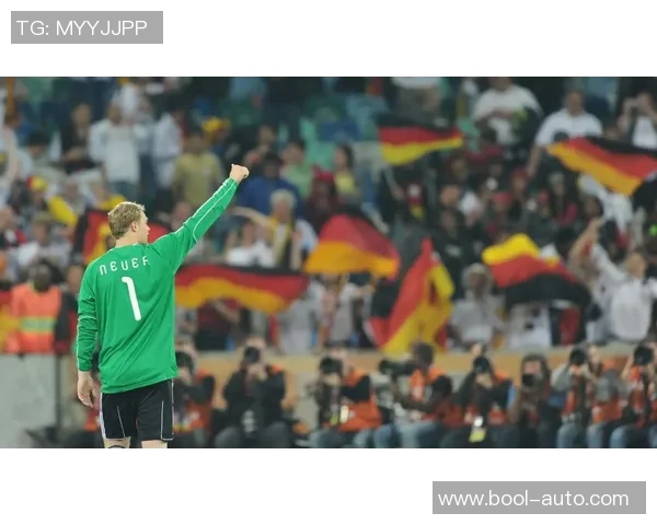 足球明星背影静谧瞬间展现运动魅力与人生哲学 足球明星背影静谧瞬间展现运动魅力与人生哲学